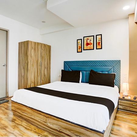 Super Collection O Vesu Surat Formerly Hotel Signature Luaran gambar