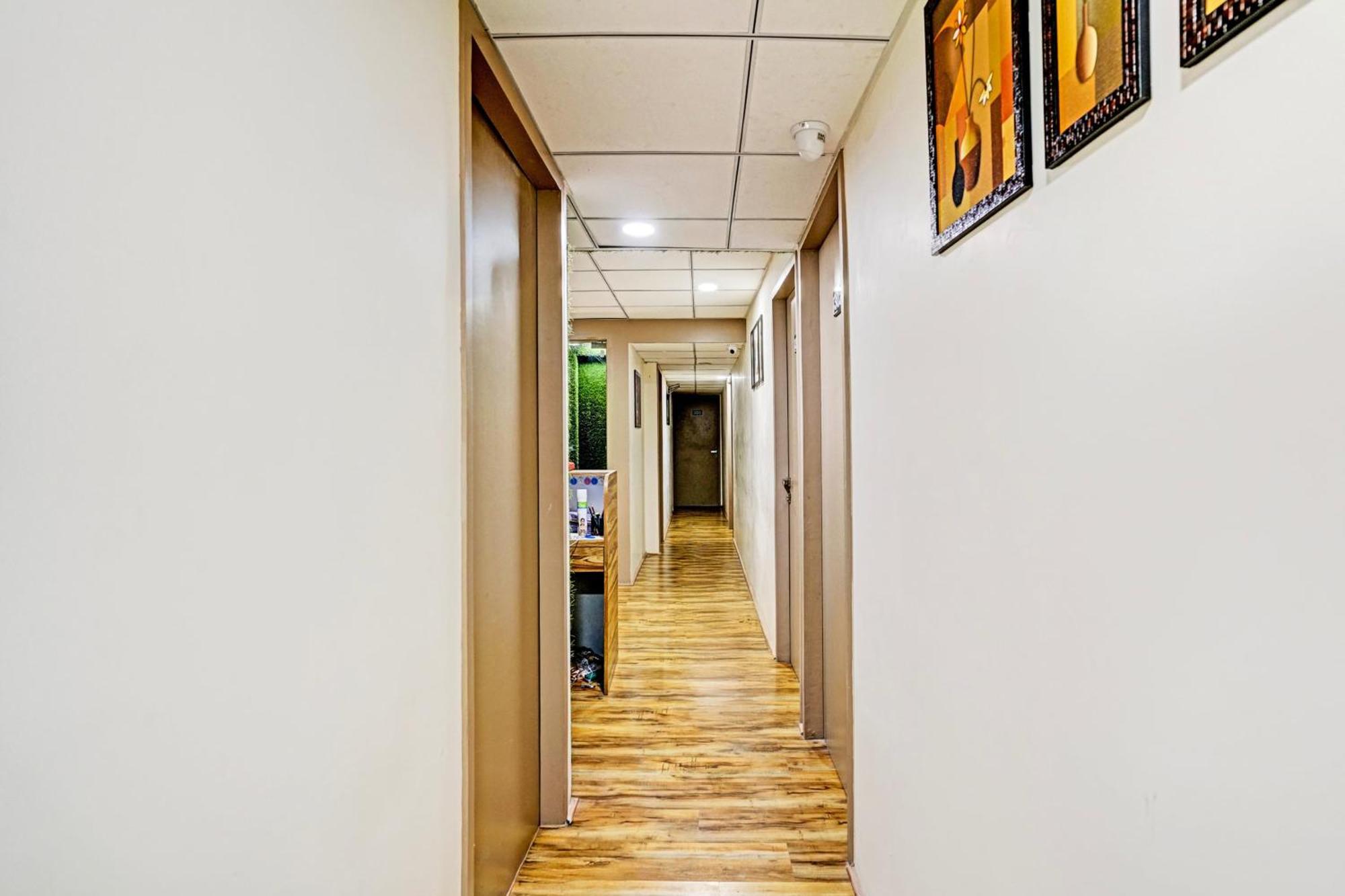 Super Collection O Vesu Surat Formerly Hotel Signature Luaran gambar