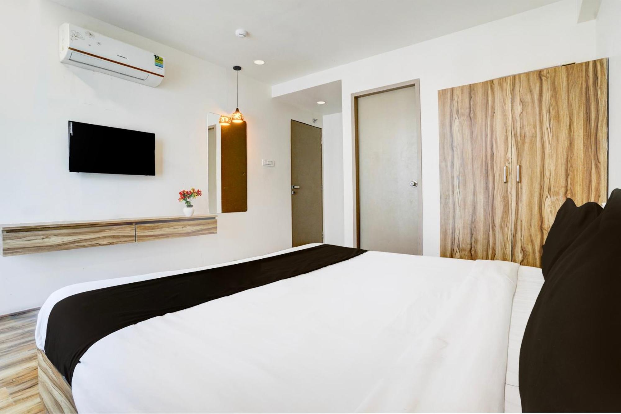 Super Collection O Vesu Surat Formerly Hotel Signature Luaran gambar