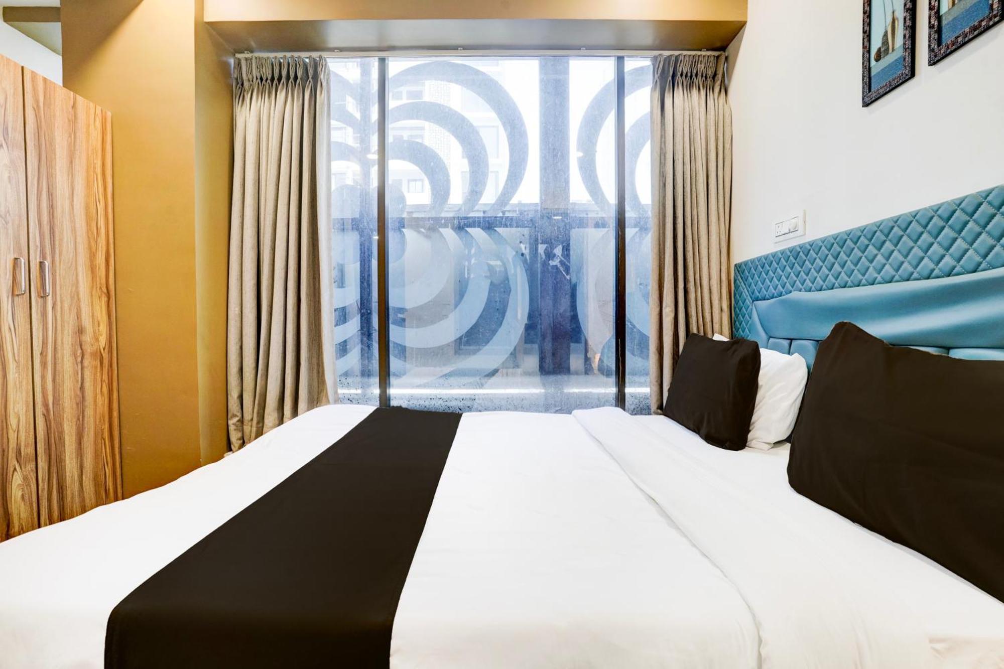 Super Collection O Vesu Surat Formerly Hotel Signature Luaran gambar