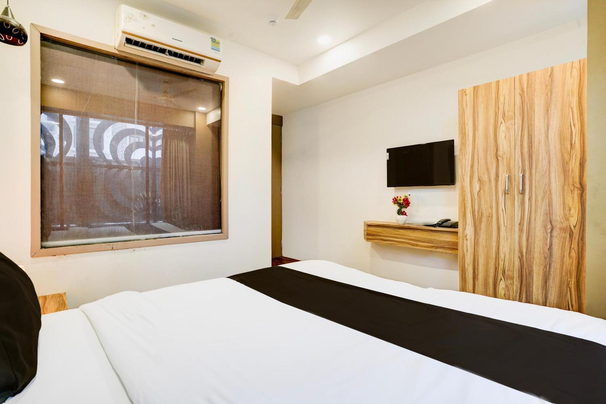 Super Collection O Vesu Surat Formerly Hotel Signature Luaran gambar